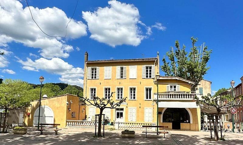 Hotel De La Loube La Roquebrussanne エクステリア 写真