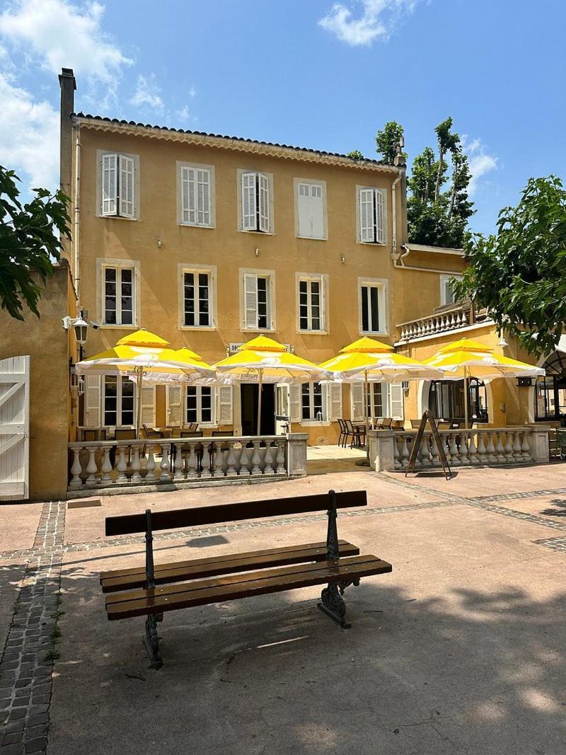 Hotel De La Loube La Roquebrussanne エクステリア 写真