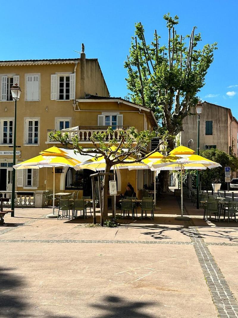 Hotel De La Loube La Roquebrussanne エクステリア 写真